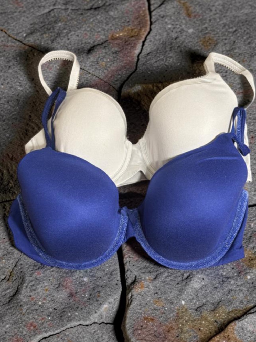 2 Victoria Secret Body By Victoria Lined Perfect Coverage Bra with Underwire 36D
